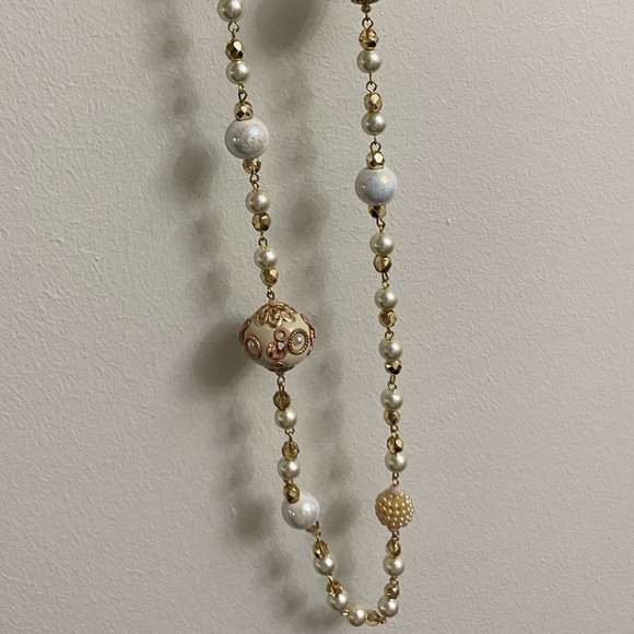 J: Pearl Necklace - Picture 7 of 10